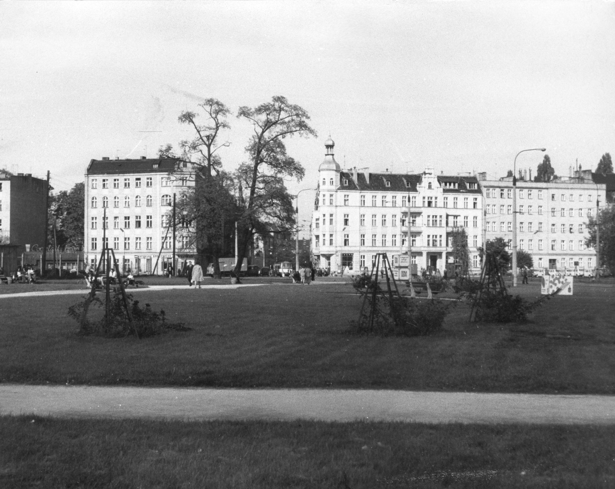 001 01 skwer plac grunwaldzki przy ulicy grunwaldzkiej i piastowskiej s